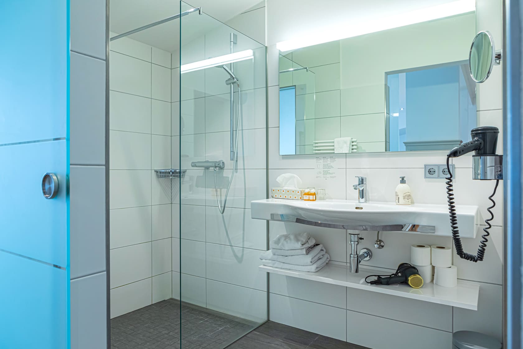 251006_077_r_Victoria